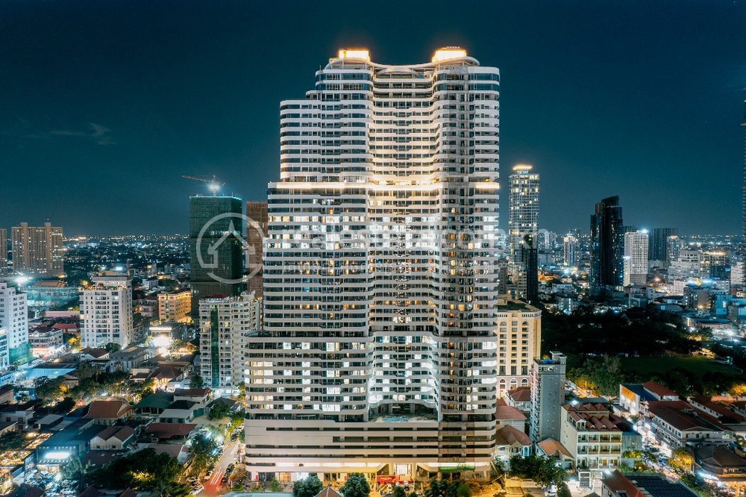 Le Condé Night View-9.jpg